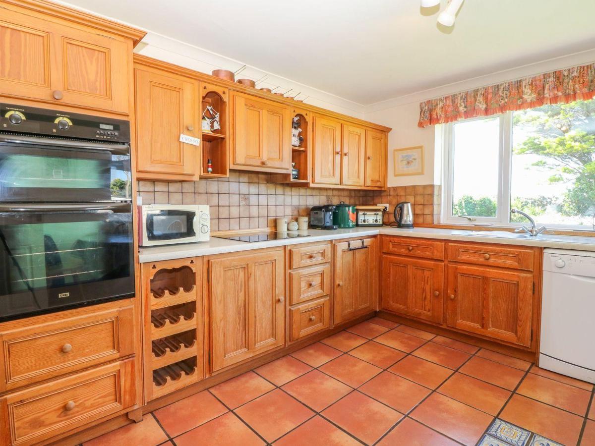 Charming 2 Bed House Near Rhoscolyn Discounts For Villa Holyhead Exterior photo