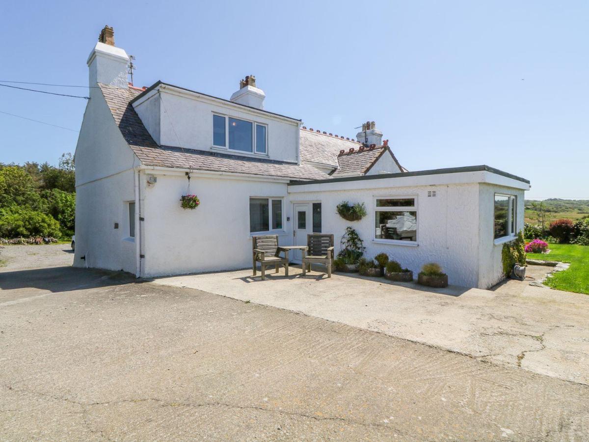 Charming 2 Bed House Near Rhoscolyn Discounts For Villa Holyhead Exterior photo
