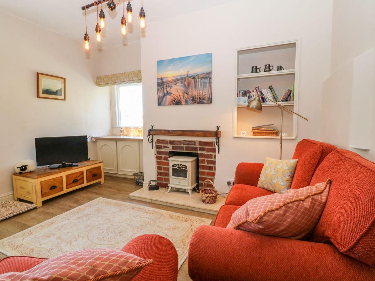 Charming 2 Bed House Near Rhoscolyn Discounts For Villa Holyhead Exterior photo