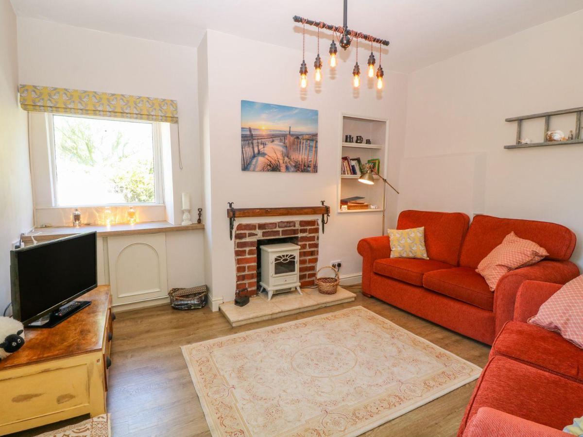 Charming 2 Bed House Near Rhoscolyn Discounts For Villa Holyhead Exterior photo