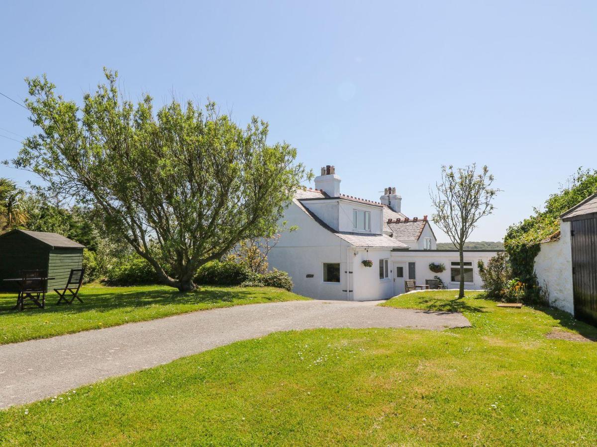 Charming 2 Bed House Near Rhoscolyn Discounts For Villa Holyhead Exterior photo