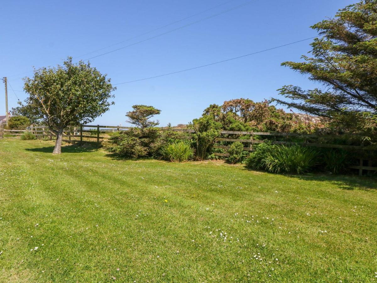 Charming 2 Bed House Near Rhoscolyn Discounts For Villa Holyhead Exterior photo