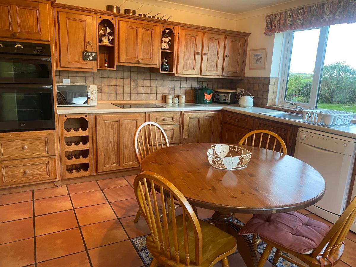 Charming 2 Bed House Near Rhoscolyn Discounts For Villa Holyhead Exterior photo