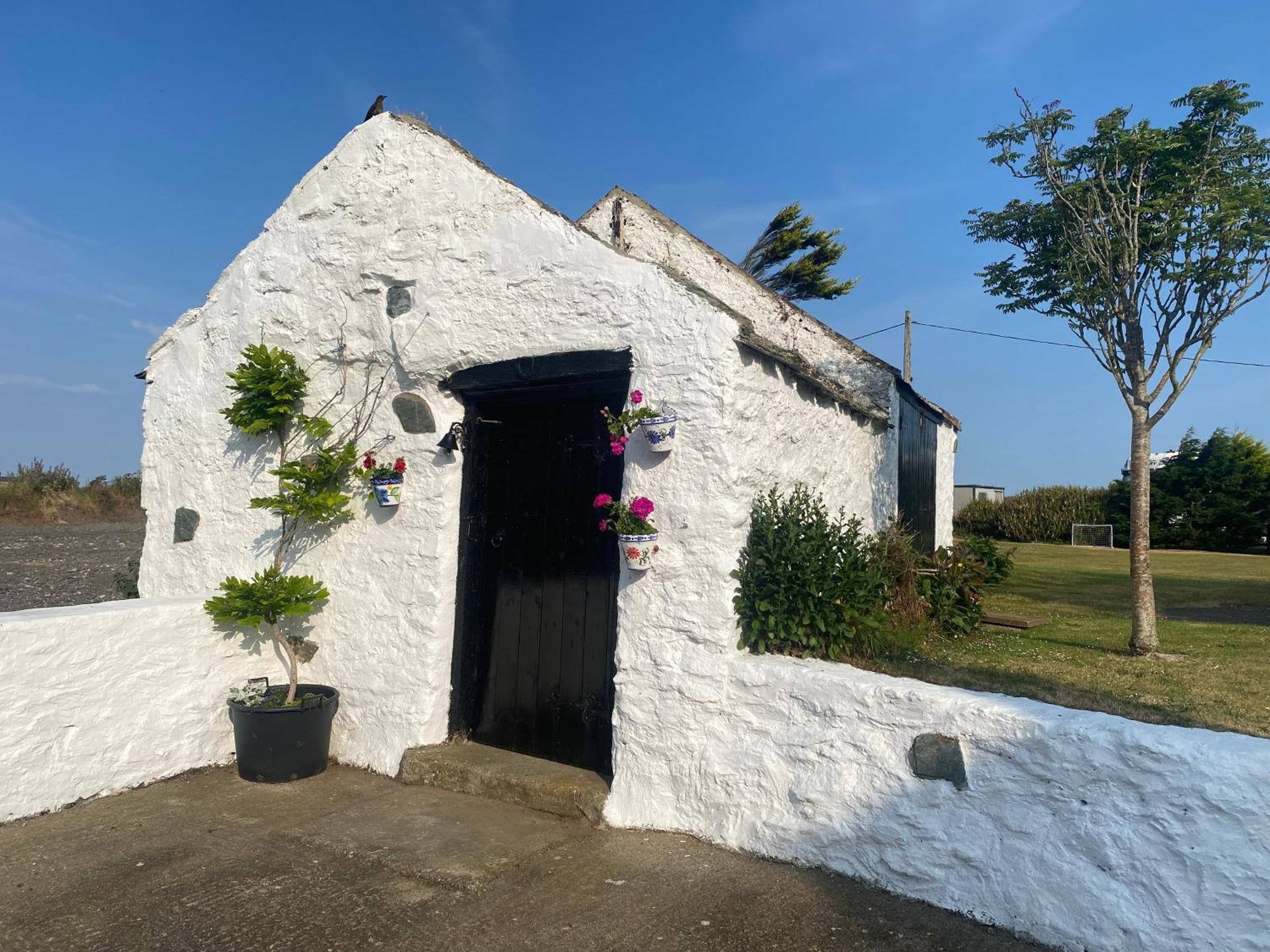 Charming 2 Bed House Near Rhoscolyn Discounts For Villa Holyhead Exterior photo